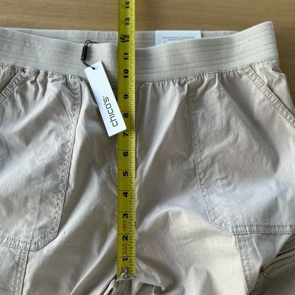 Chicos Convertible Poplin Cargo Pants Cropped Sz US 8 Beige Khaki Beachy Preppy - Picture 10 of 13